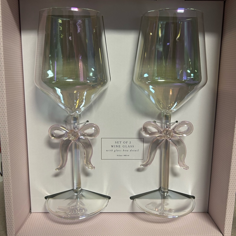 Cupcakes and Cashmere set of bow wine glasses NWT